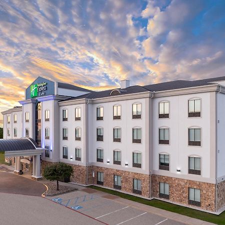 Holiday Inn Express & Suites - Denton North By Ihg Exterior photo