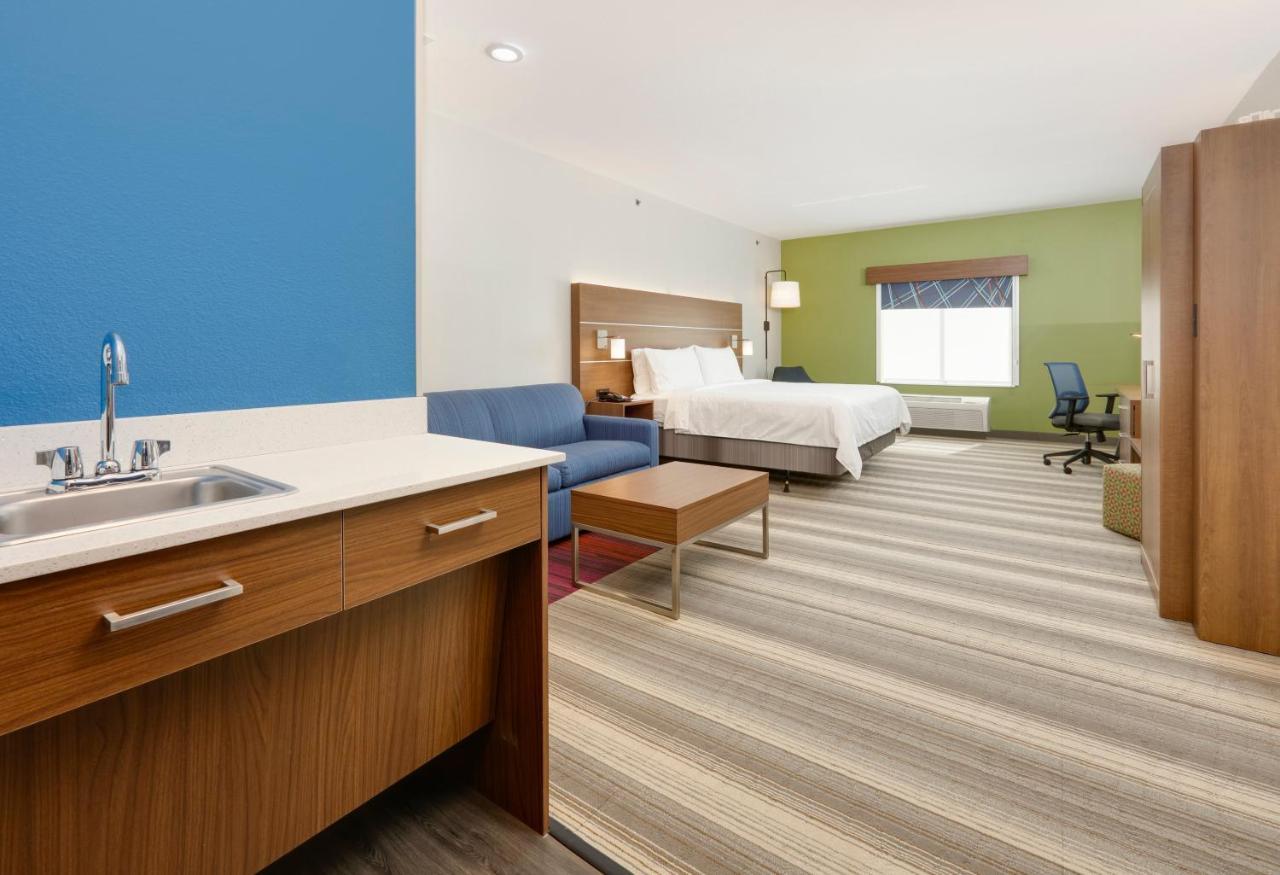 Holiday Inn Express & Suites - Denton North By Ihg Exterior photo