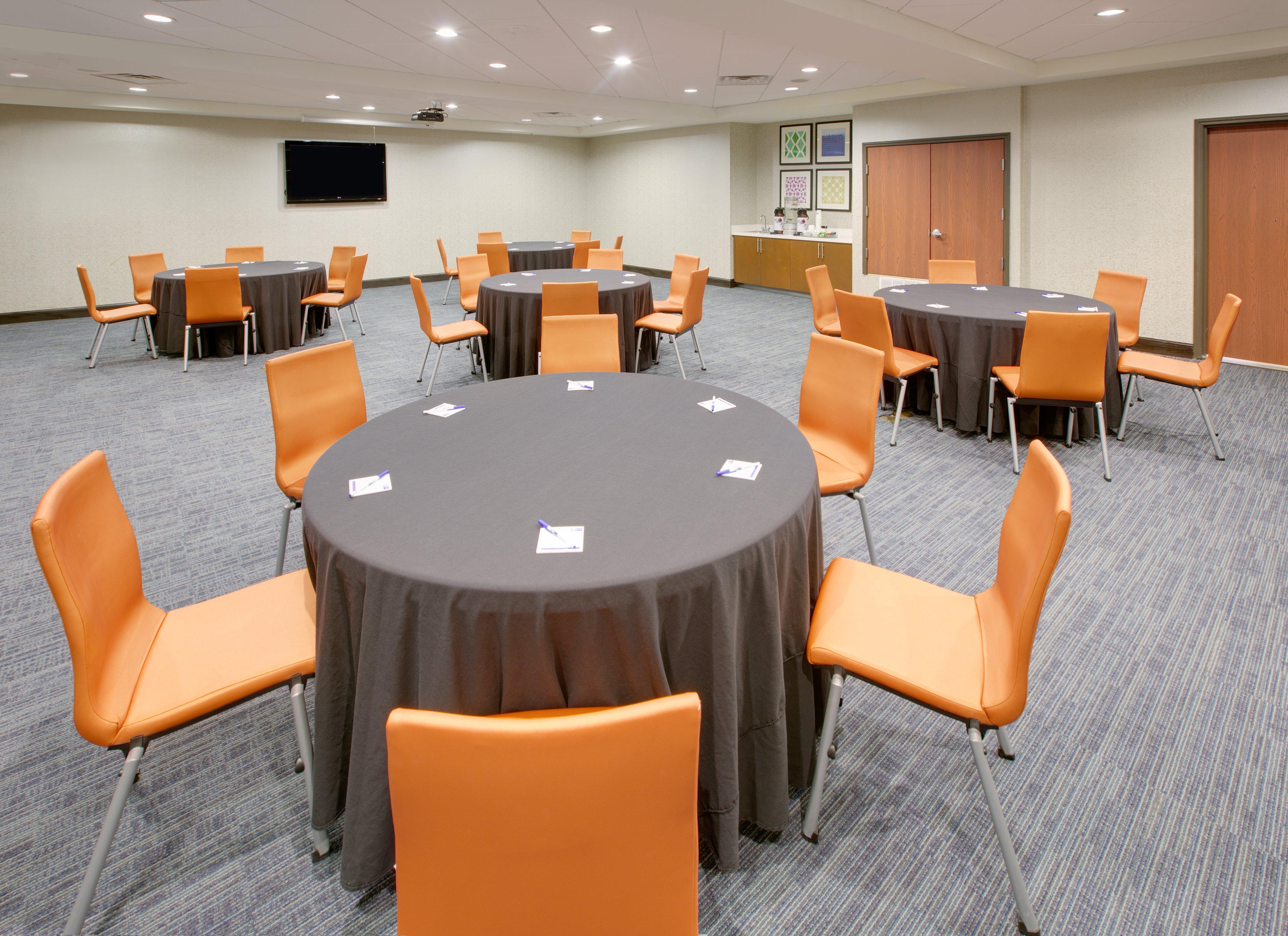 Holiday Inn Express & Suites - Denton North By Ihg Exterior photo