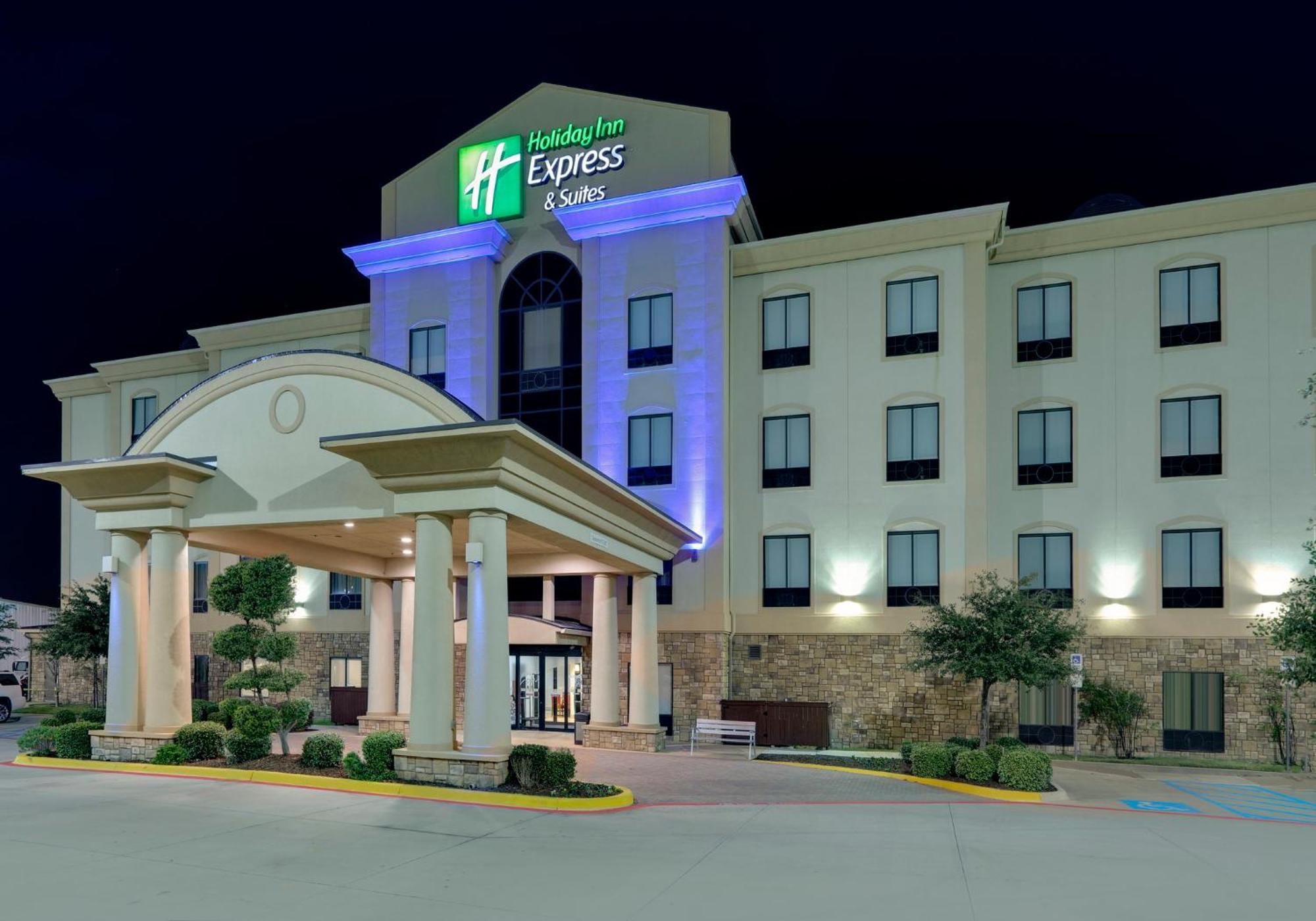 Holiday Inn Express & Suites - Denton North By Ihg Exterior photo