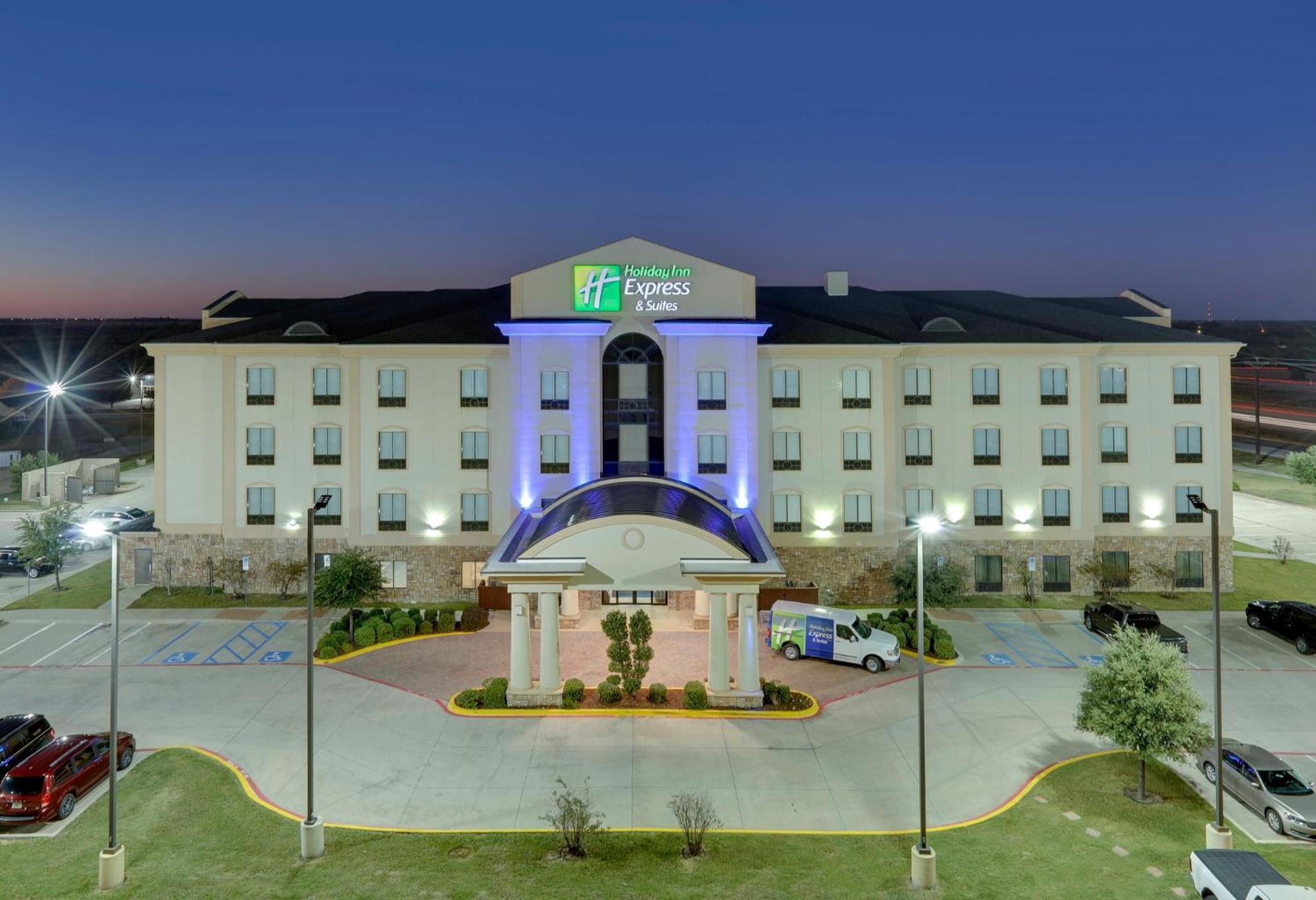 Holiday Inn Express & Suites - Denton North By Ihg Exterior photo