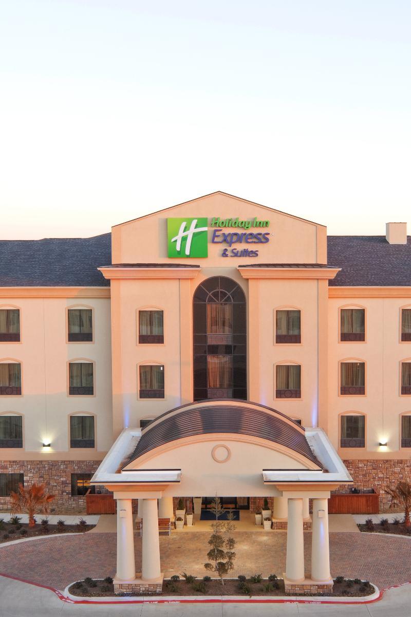 Holiday Inn Express & Suites - Denton North By Ihg Exterior photo
