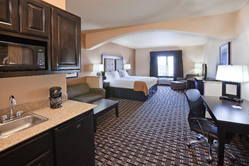Holiday Inn Express & Suites - Denton North By Ihg Exterior photo
